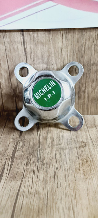 قالپاق 4 پیچ فلزی پراید