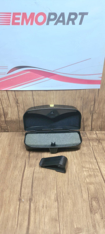 جا عینکی خودرو