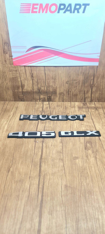 آرم روی درب صندوق 405