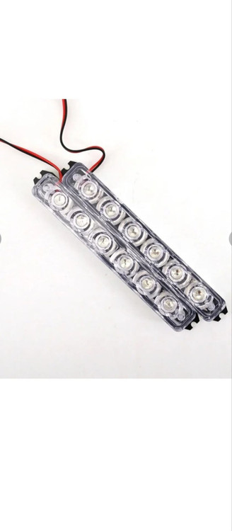 چراغ پلیسی جلو پنجره