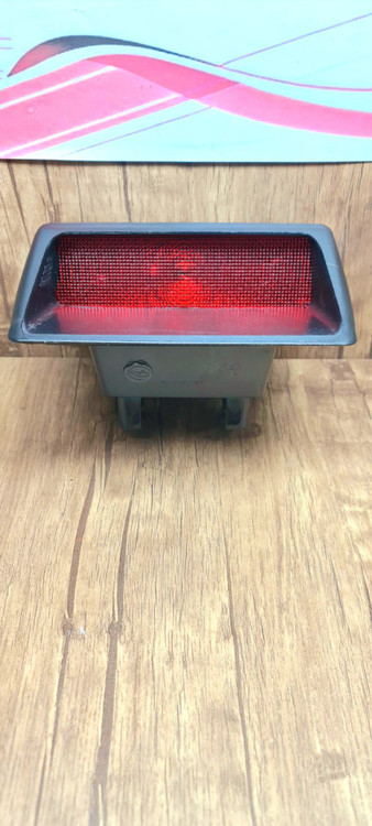 چراغ استپ پشت شیشه پژو پارس